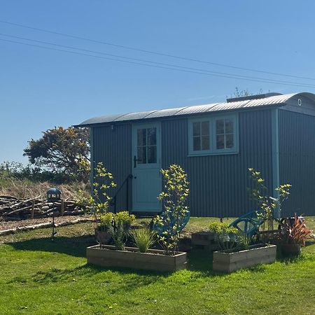 Toms Hut And Robins Rest Shepherd Huts Near Wadebridge Bagian luar foto