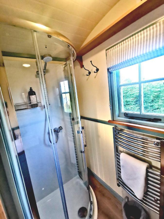 Toms Hut And Robins Rest Shepherd Huts Near Wadebridge Bagian luar foto