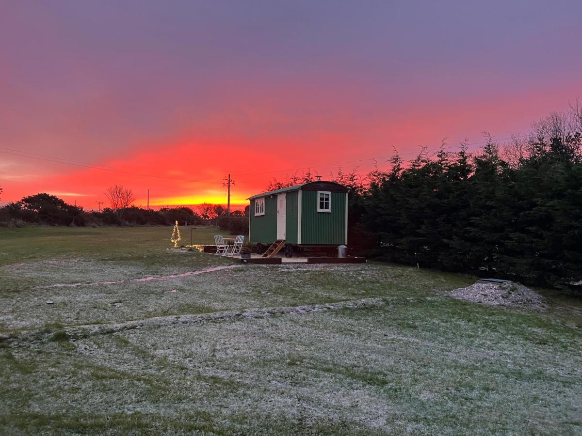 Toms Hut And Robins Rest Shepherd Huts Near Wadebridge Bagian luar foto