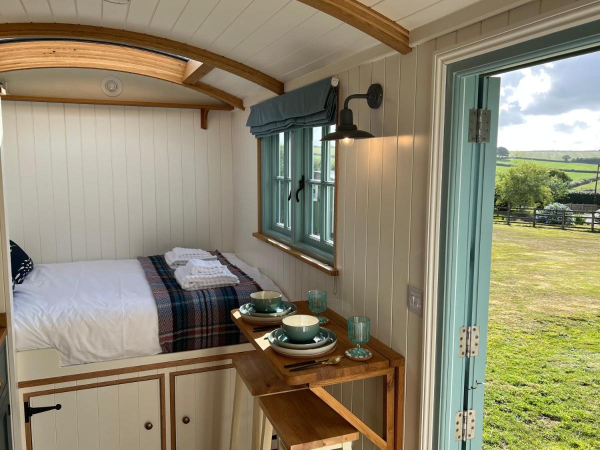 Toms Hut And Robins Rest Shepherd Huts Near Wadebridge Bagian luar foto
