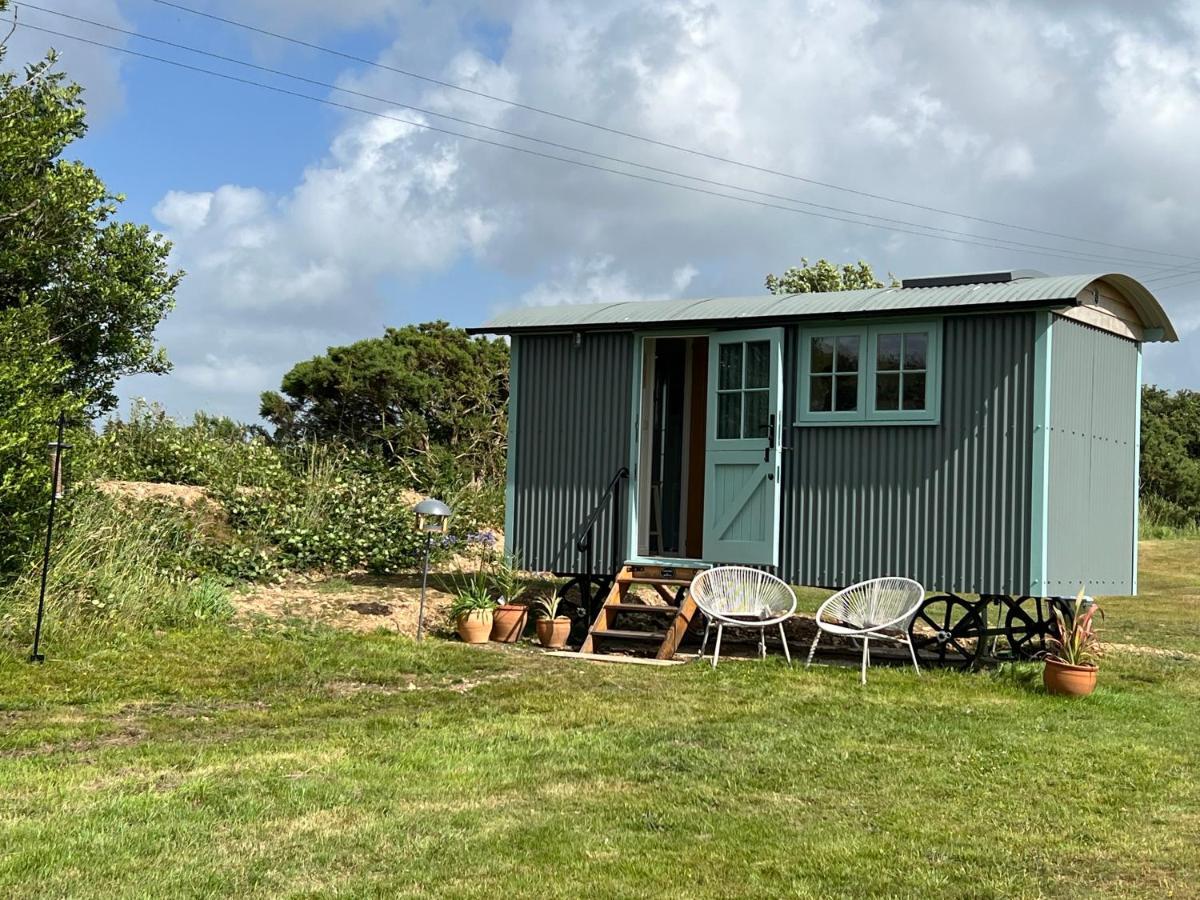Toms Hut And Robins Rest Shepherd Huts Near Wadebridge Bagian luar foto