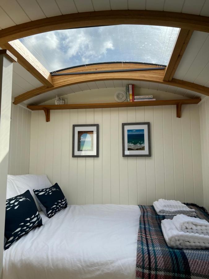 Toms Hut And Robins Rest Shepherd Huts Near Wadebridge Bagian luar foto