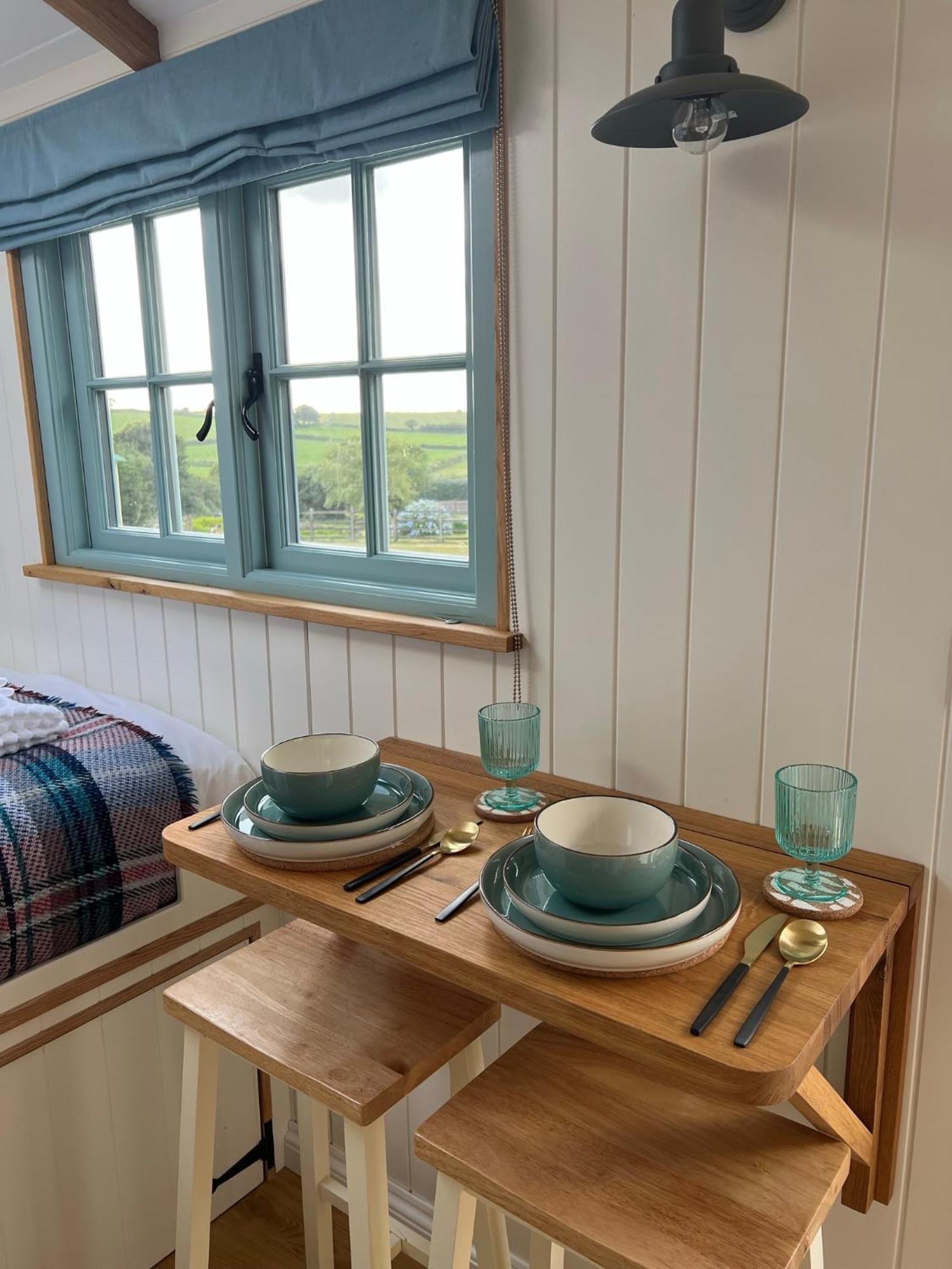 Toms Hut And Robins Rest Shepherd Huts Near Wadebridge Bagian luar foto