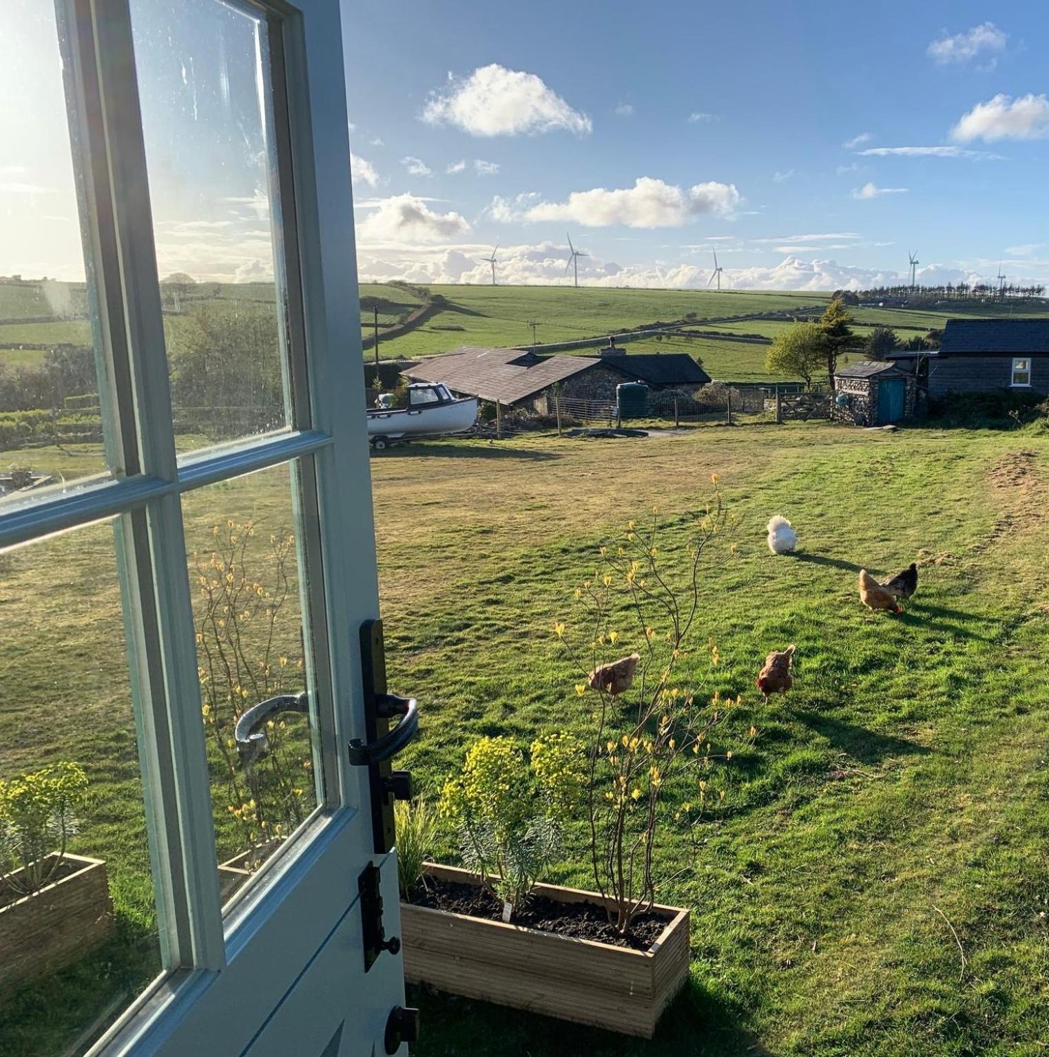 Toms Hut And Robins Rest Shepherd Huts Near Wadebridge Bagian luar foto